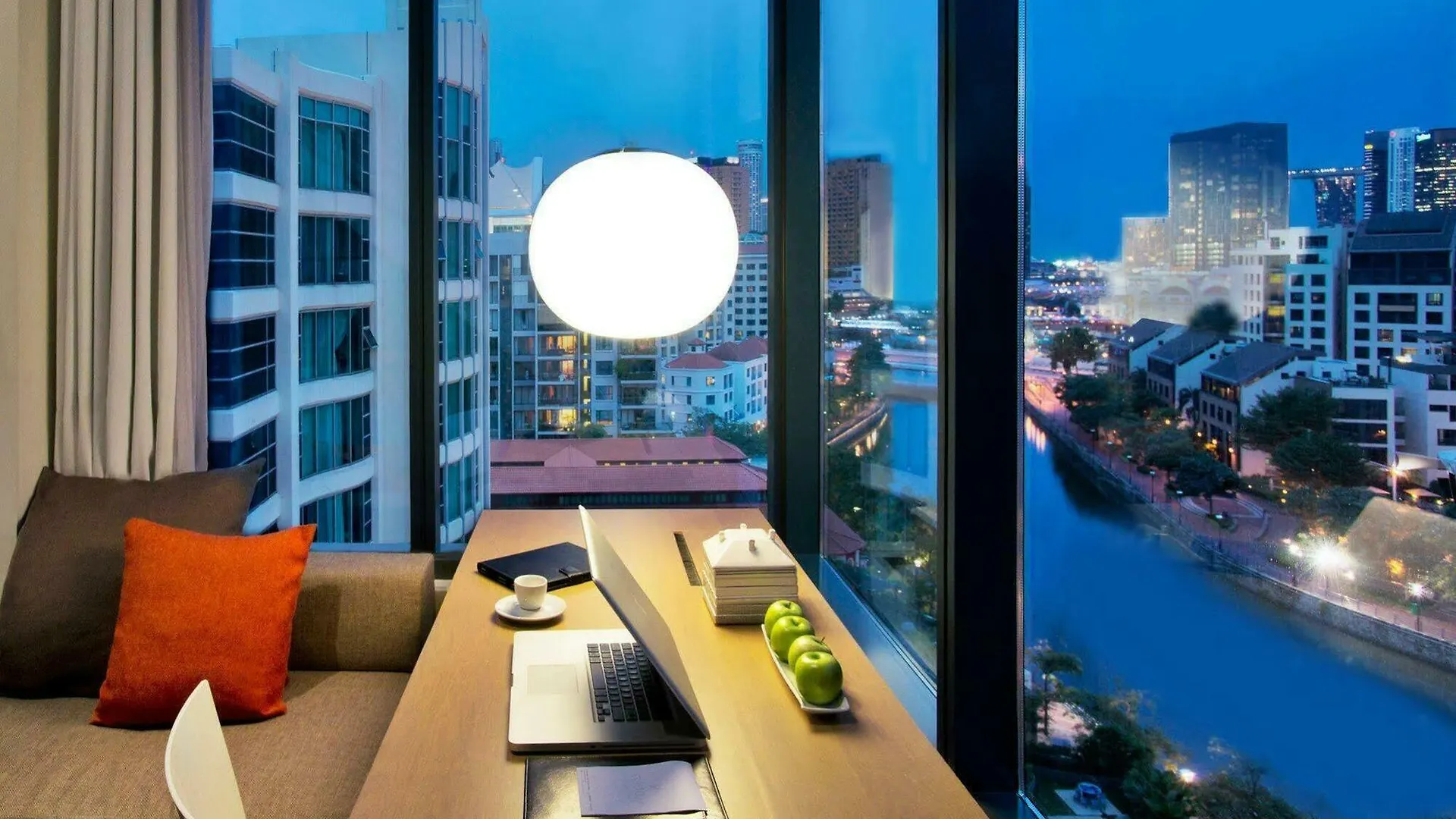 Studio M Hotel Singapore 4*,